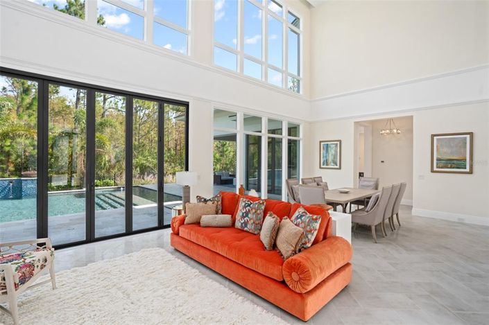 Image No.5-5 Bed Property for sale