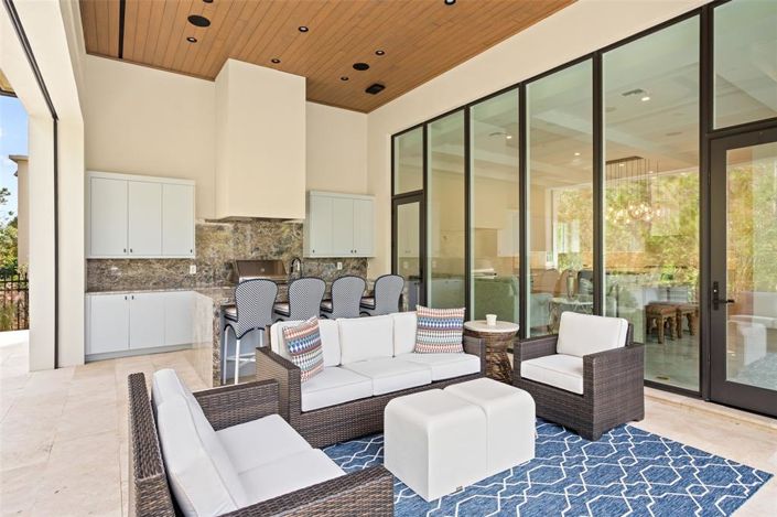 Image No.50-5 Bed Property for sale