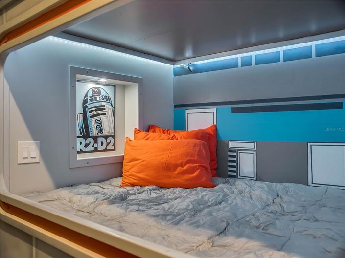 Image No.12-5 Bed Property for sale