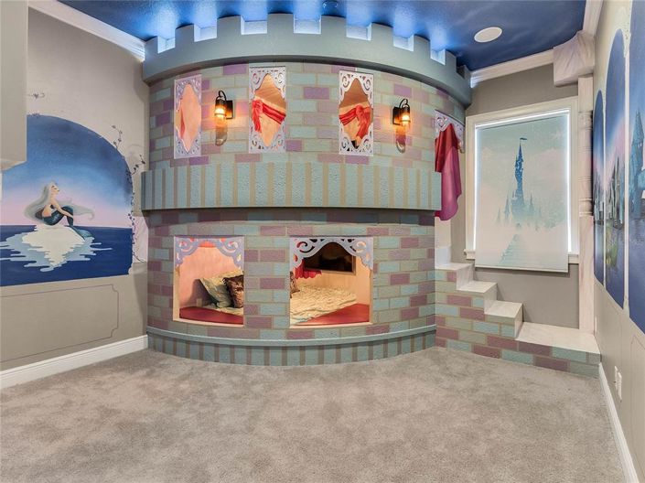 Image No.17-5 Bed Property for sale