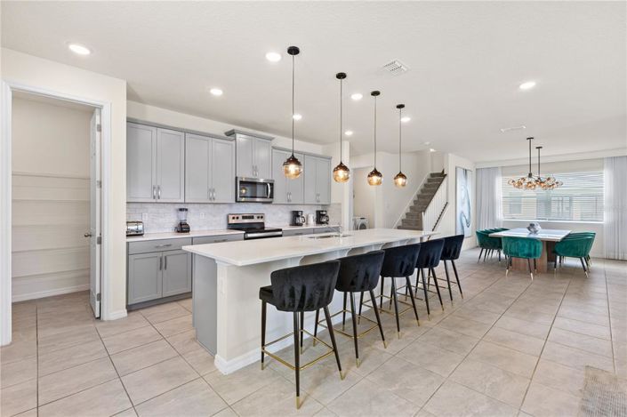 Image No.23-9 Bed Property for sale