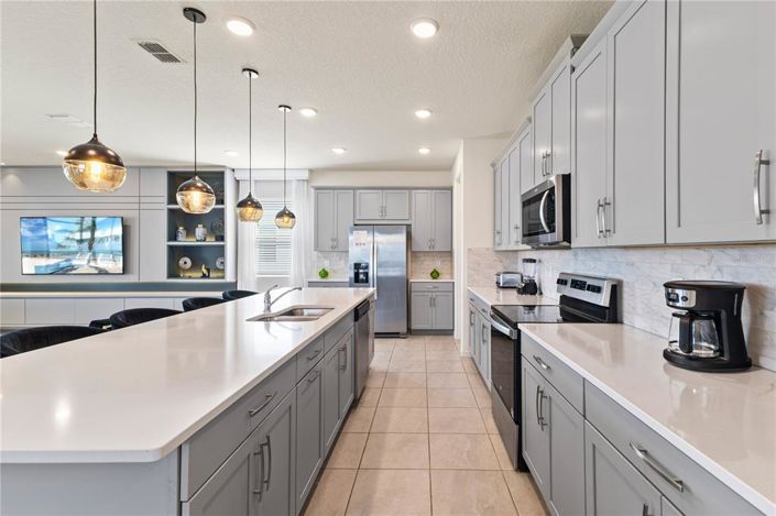 Image No.25-9 Bed Property for sale