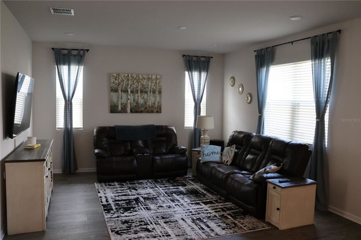 Image No.10-5 Bed Property for sale