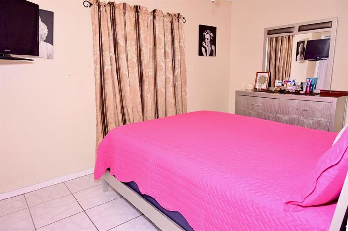 Image No.18-4 Bed Property for sale