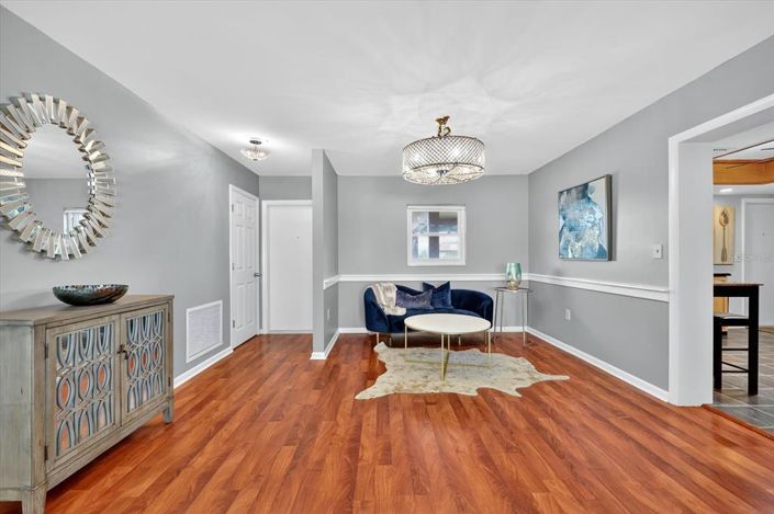 Image No.10-2 Bed Property for sale