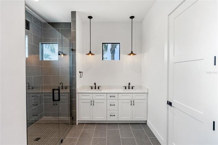 Image No.25-4 Bed Property for sale