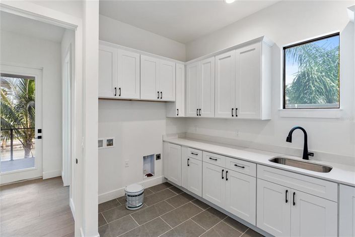 Image No.30-4 Bed Property for sale