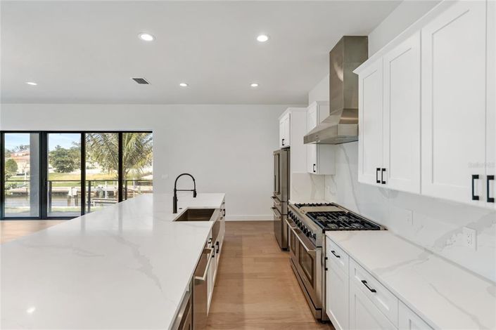 Image No.44-4 Bed Property for sale