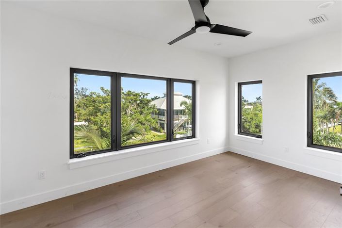 Image No.53-4 Bed Property for sale