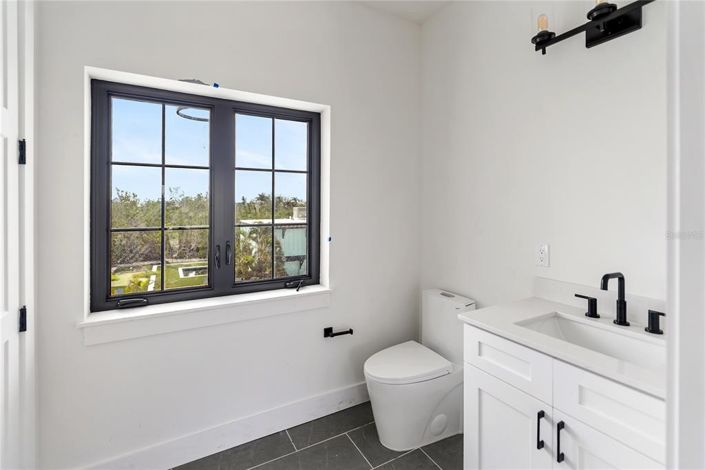 Image No.60-4 Bed Property for sale