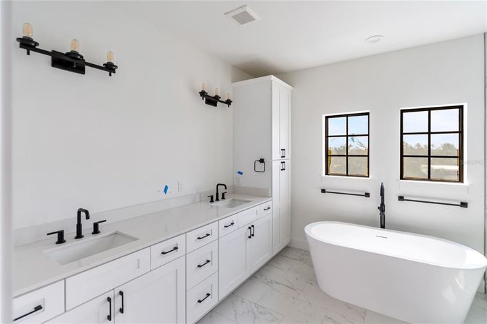 Image No.65-4 Bed Property for sale