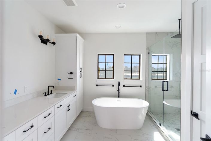 Image No.66-4 Bed Property for sale