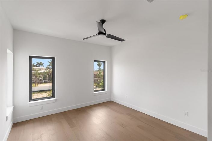 Image No.73-4 Bed Property for sale