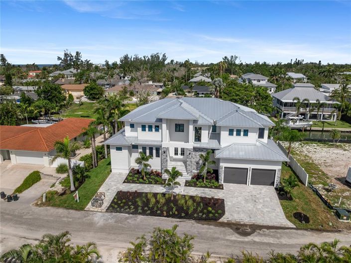 Image No.81-4 Bed Property for sale