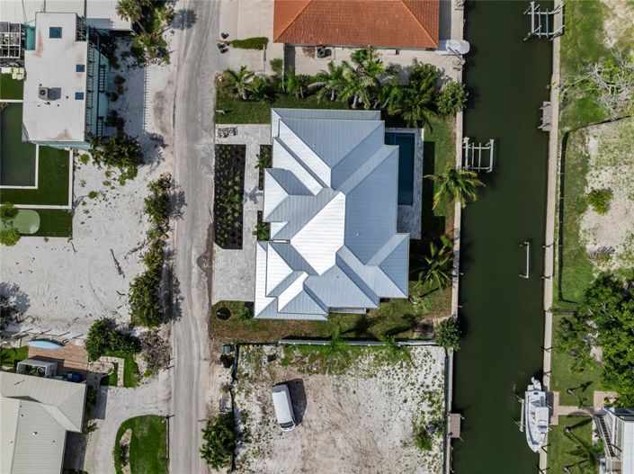 Image No.83-4 Bed Property for sale