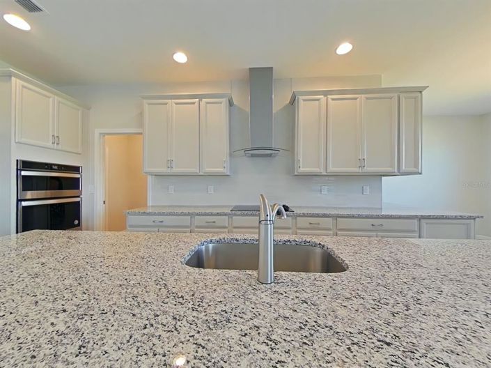 Image No.4-6 Bed Property for sale