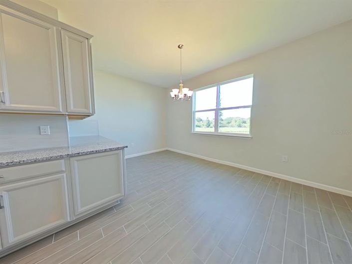 Image No.5-6 Bed Property for sale