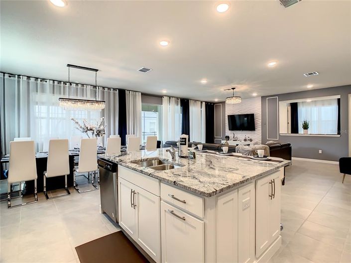 Image No.15-10 Bed Property for sale