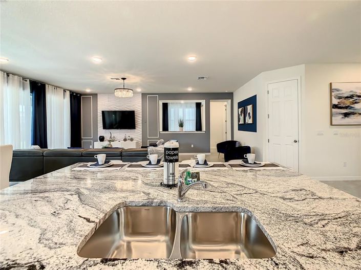 Image No.16-10 Bed Property for sale