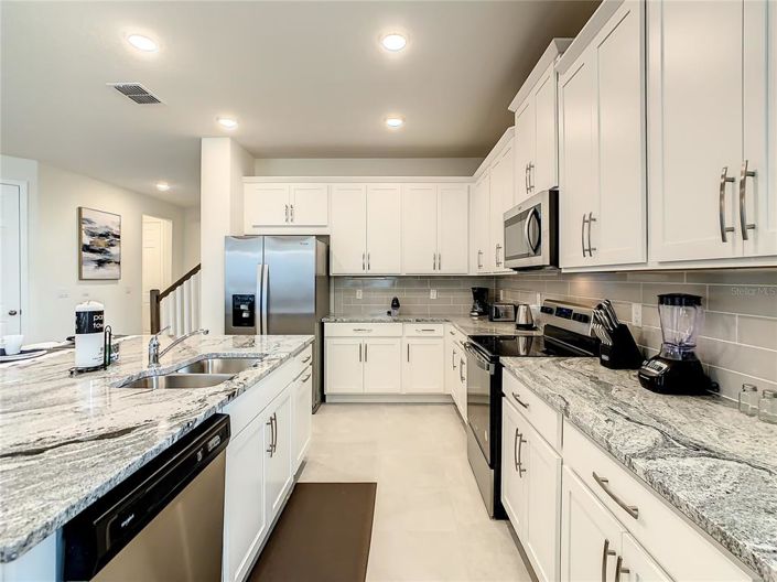 Image No.17-10 Bed Property for sale