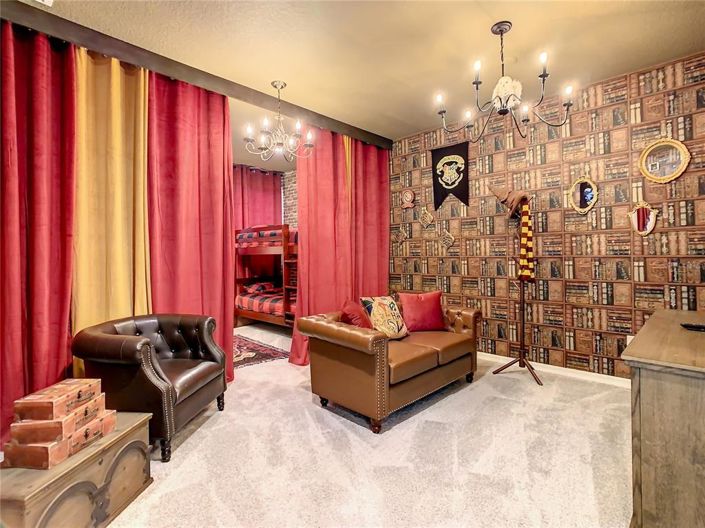 Image No.64-10 Bed Property for sale