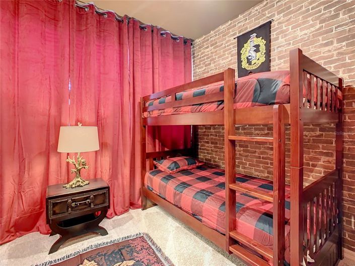 Image No.68-10 Bed Property for sale