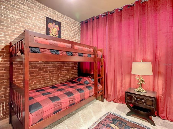 Image No.69-10 Bed Property for sale