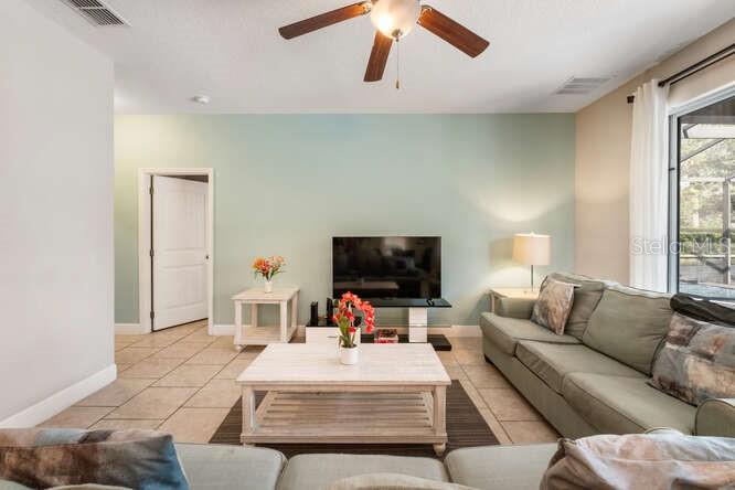 Image No.11-6 Bed Property for sale