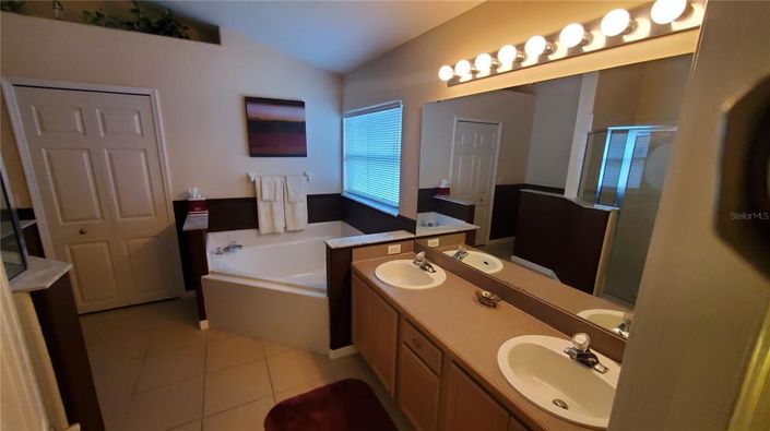 Image No.10-5 Bed Property for sale