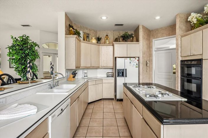 Image No.22-4 Bed Property for sale