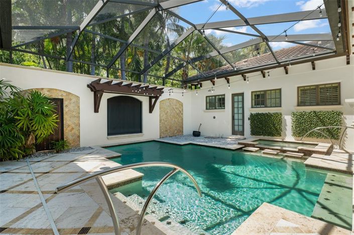 Image No.3-3 Bed Property for sale