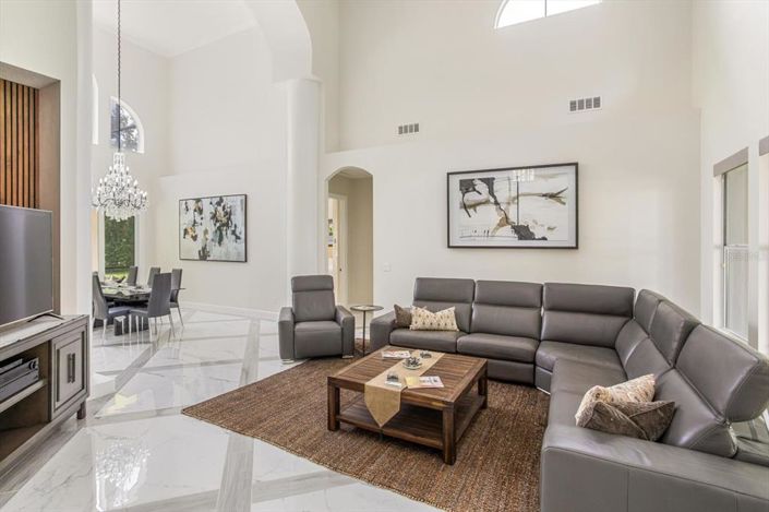 Image No.11-5 Bed Property for sale