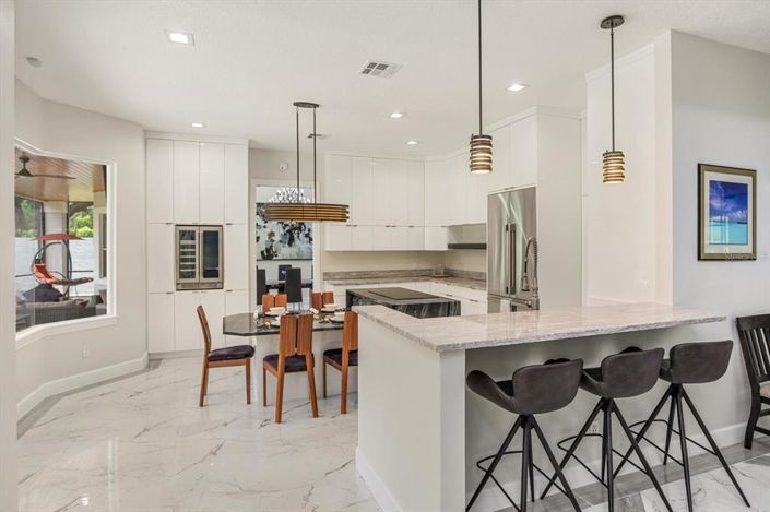 Image No.14-5 Bed Property for sale