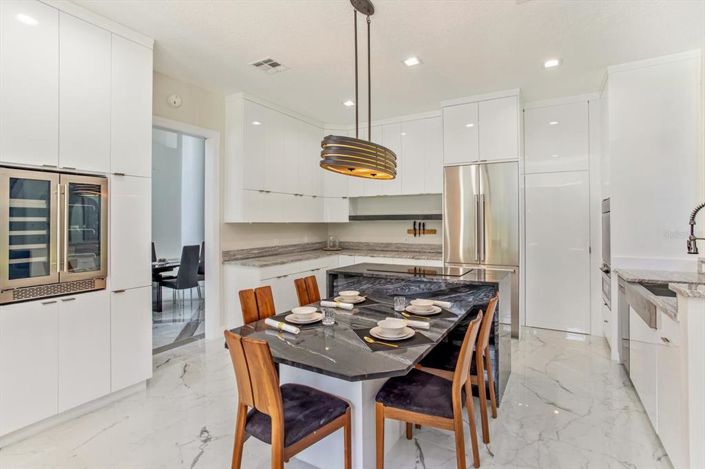 Image No.15-5 Bed Property for sale