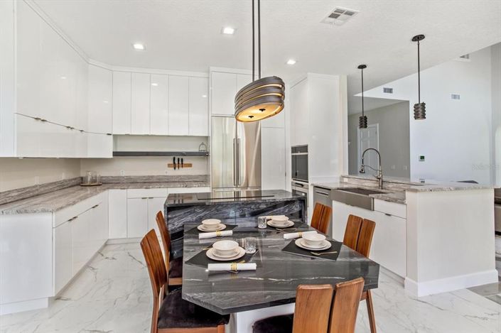 Image No.16-5 Bed Property for sale