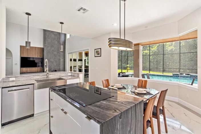 Image No.17-5 Bed Property for sale