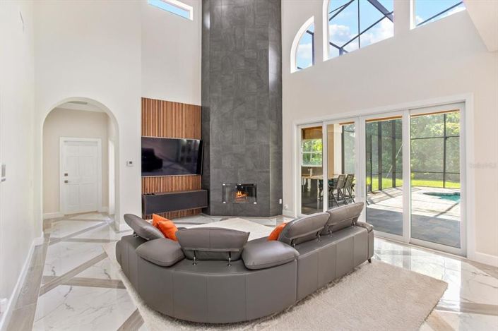 Image No.19-5 Bed Property for sale