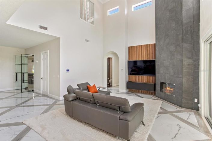 Image No.20-5 Bed Property for sale