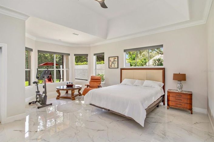 Image No.22-5 Bed Property for sale