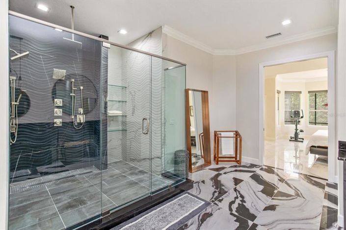 Image No.26-5 Bed Property for sale