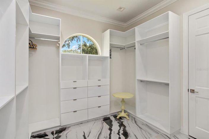 Image No.28-5 Bed Property for sale