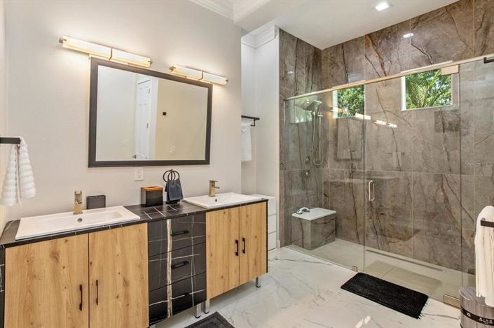 Image No.30-5 Bed Property for sale