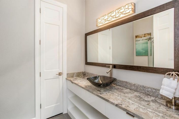 Image No.32-5 Bed Property for sale