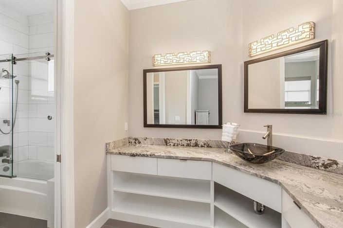 Image No.35-5 Bed Property for sale