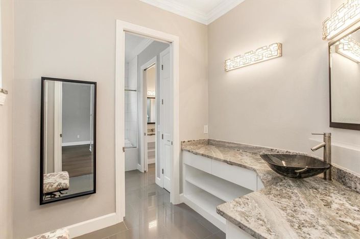 Image No.37-5 Bed Property for sale