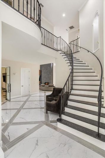 Image No.7-5 Bed Property for sale