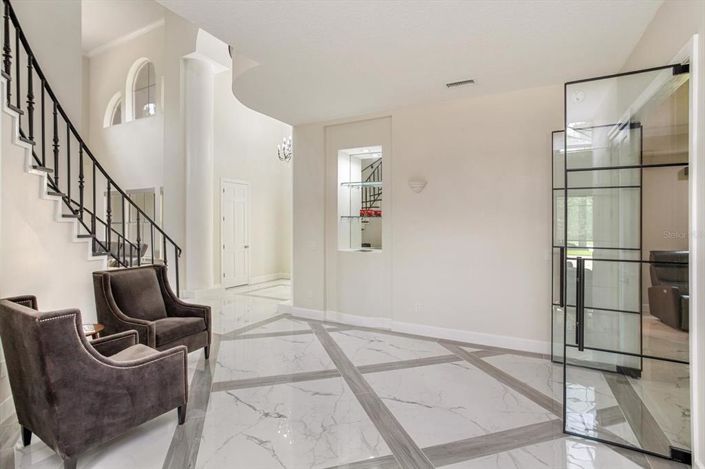 Image No.8-5 Bed Property for sale