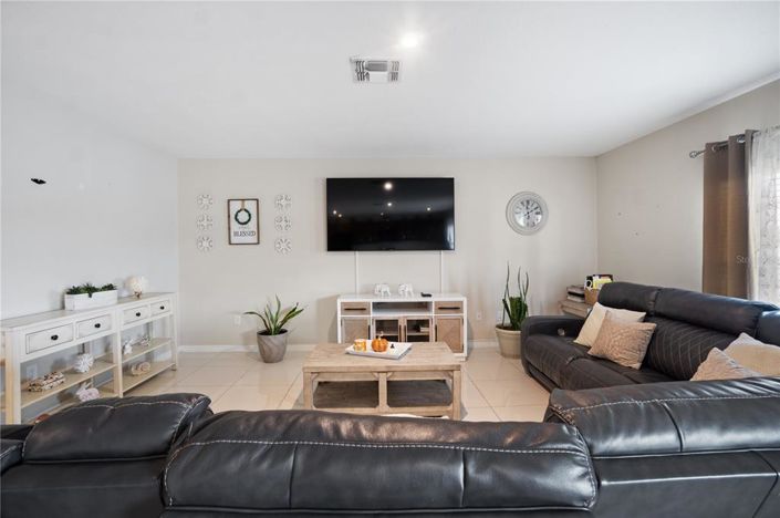 Image No.8-4 Bed Property for sale