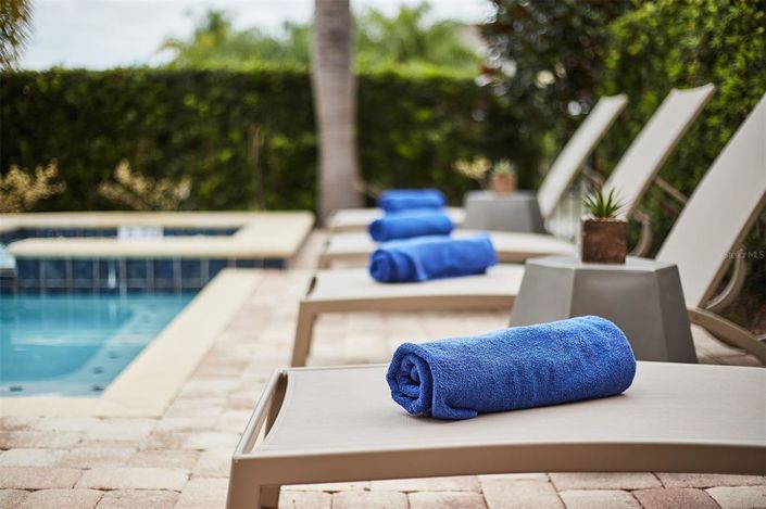 Image No.8-8 Bed Property for sale