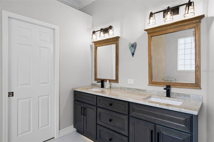 Image No.17-5 Bed Property for sale